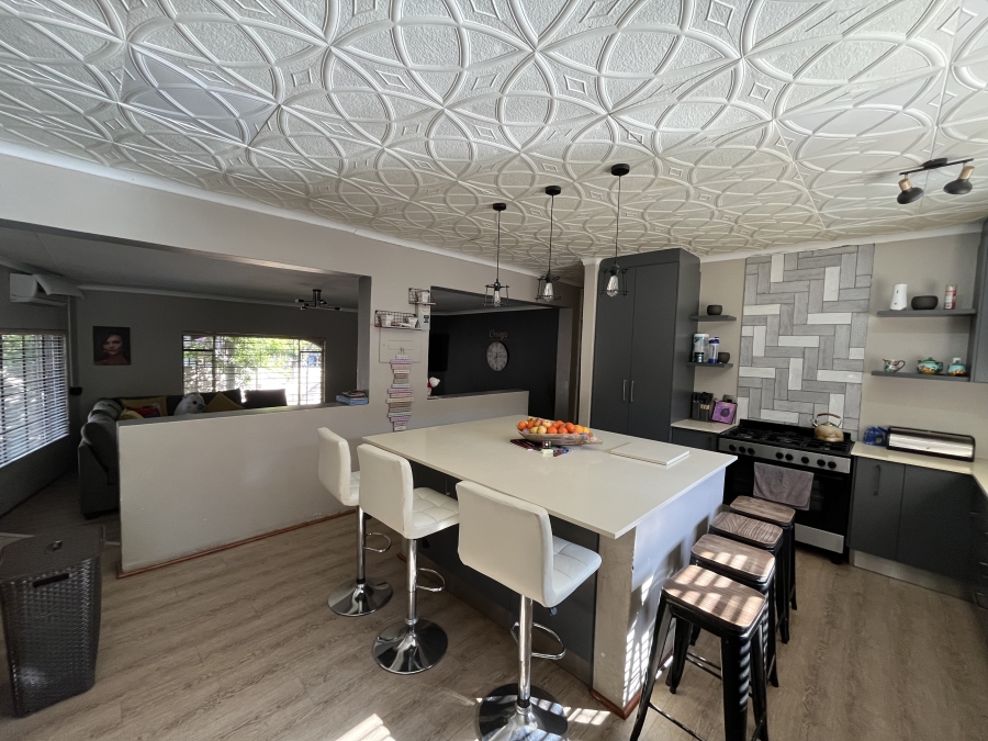 3 Bedroom Property for Sale in Safari Gardens North West